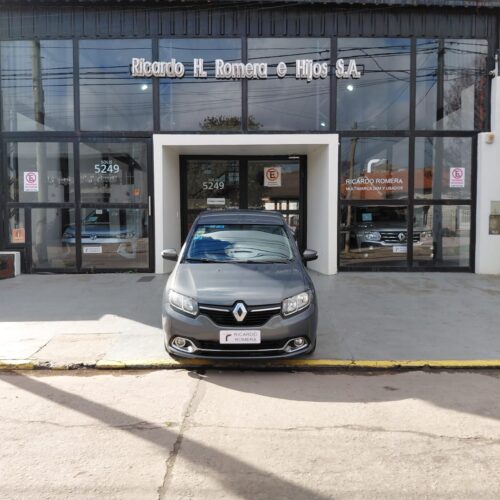 Logan 1.6 GNC Privilege Plus 2016 con 150.000 km